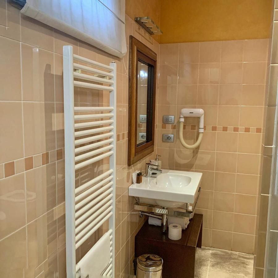 Cortiletto D'Alba Camere Con Ristorante المظهر الخارجي الصورة